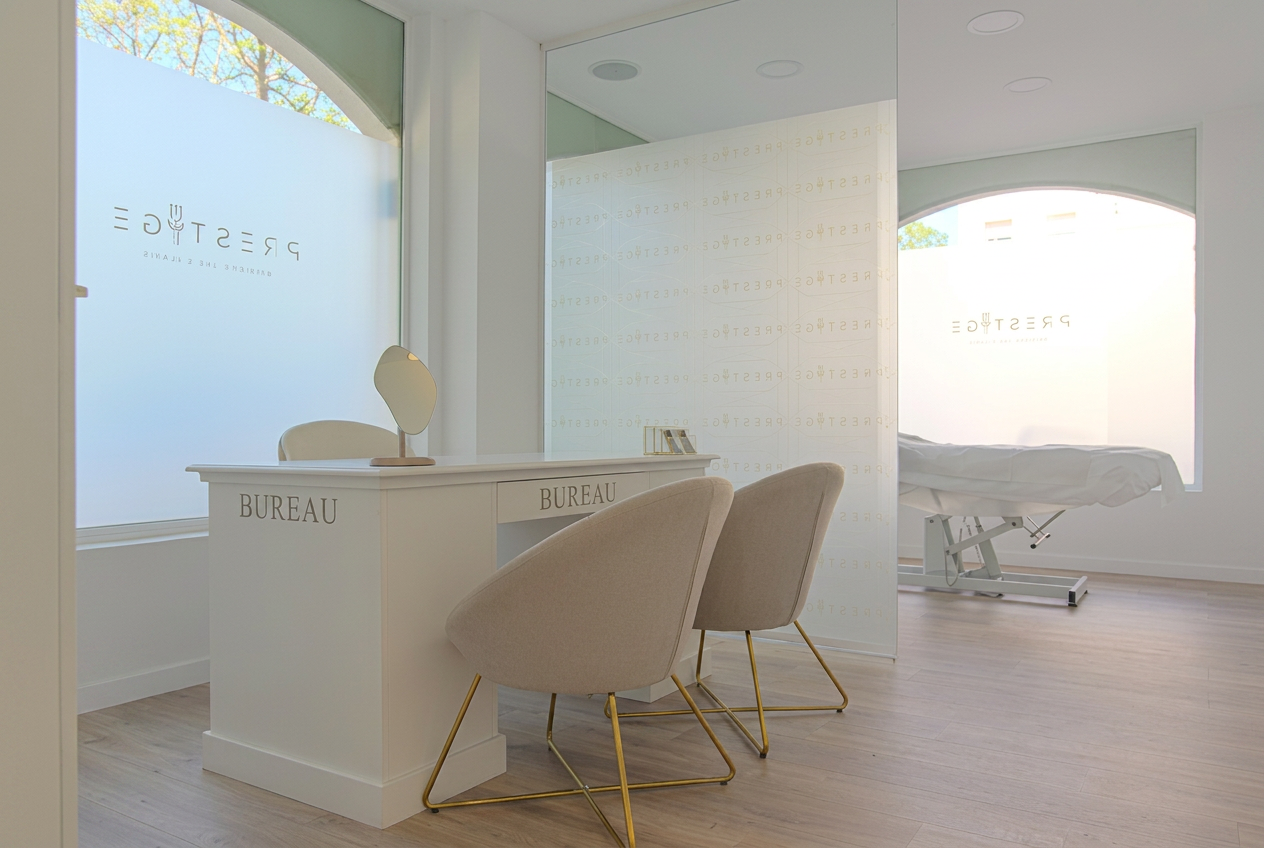 Recepción luminosa de la clínica Prestige